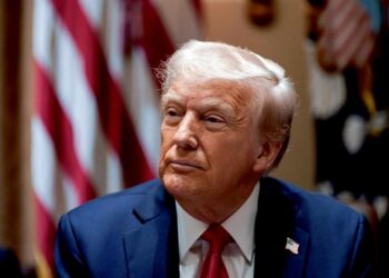 Trump aplaza al 2 de abril aranceles del 25% a México y Canadá