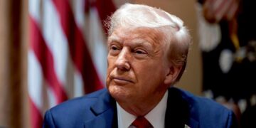 Trump aplaza al 2 de abril aranceles del 25% a México y Canadá