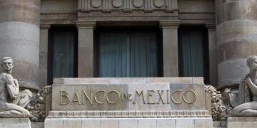 Banxico baja a 0.6 % su previsión del PIB 2025