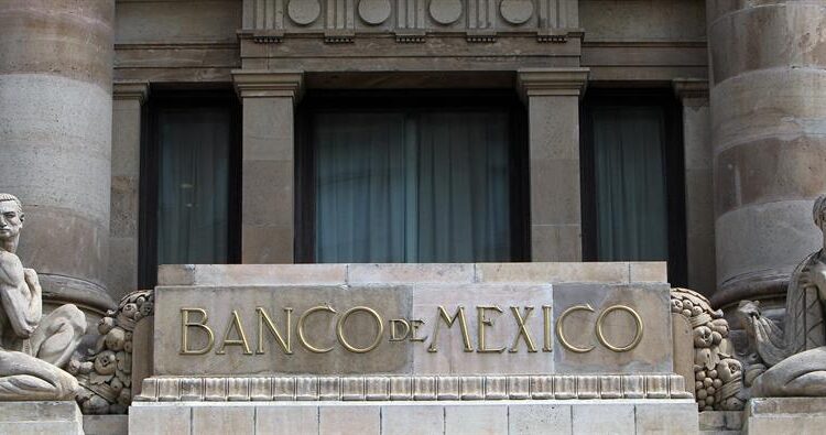 Banxico baja a 0.6 % su previsión del PIB 2025