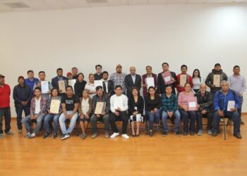 Entregan actas constitutivas a 16 cooperativas