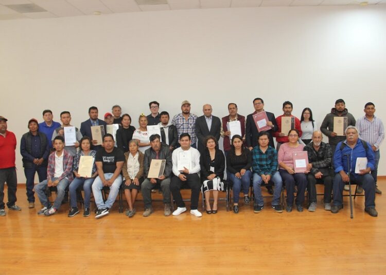 Entregan actas constitutivas a 16 cooperativas