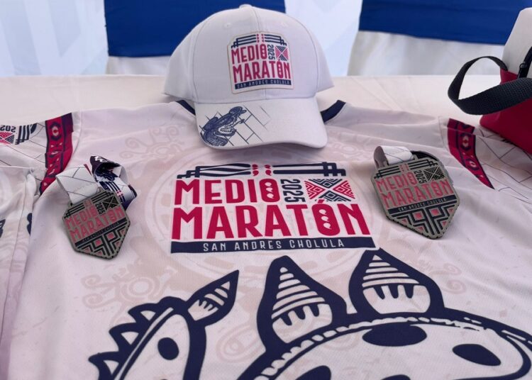 Presentan medalla, playera y kit del Medio Maratón Equinoccio 2025