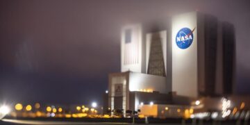 NASA reduce riesgo de impacto del asteroide 2024 YR4