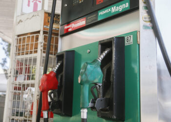 Sheinbaum va por precio límite de gasolinas en 24 pesos por litro