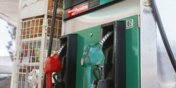 Sheinbaum va por precio límite de gasolinas en 24 pesos por litro