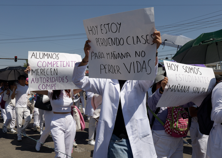 Alumnos FMBUAP firman acuerdos en respuesta a su pliego petitorio