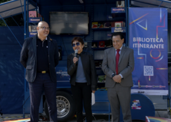 Lilia Cedillo pone en marcha biblioteca itinerante