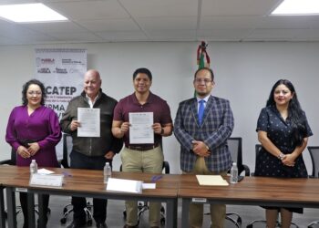 Omar Muñoz firma convenio de colaboración con Icatep