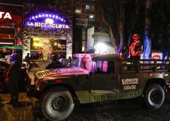 Aseguran drogas en antros y bares de la capital en operativo
