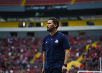 Puebla sale molesto con arbitraje tras gol de último minuto
