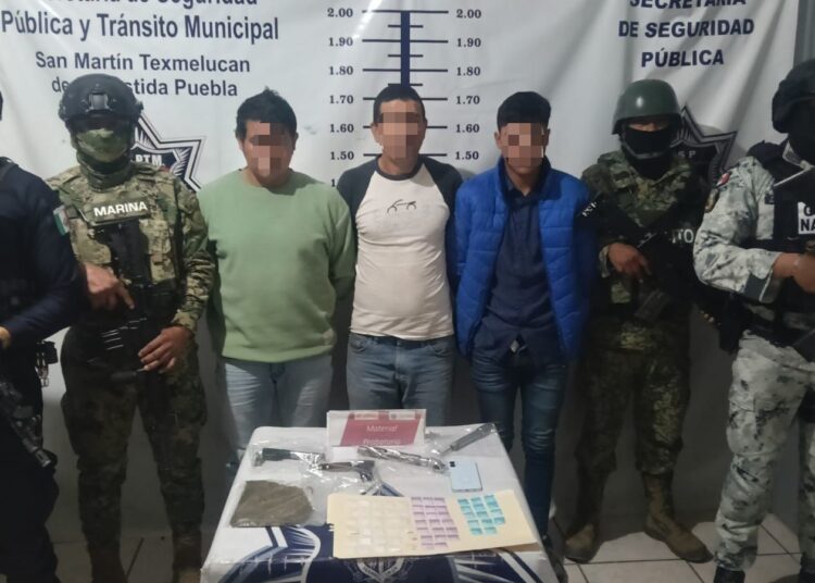 Detienen a tres sujetos con cocaína, cristal y armas hechizas en Texmelucan