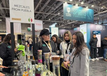 Gobierno impulsa mezcal poblano en Wine Paris 2025