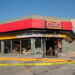 Dos policías municipales muertos y una tienda Oxxo incendiada saldo de ataque en colonia Del Valle