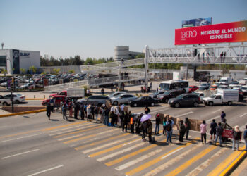 Gobierno estatal y estudiantes de la BUAP acuerdan construcción de paso peatonal a nivel de piso en Vía Atlixcáyotl