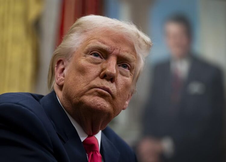 Trump rechaza «boicot» a Musk y comprará un Tesla