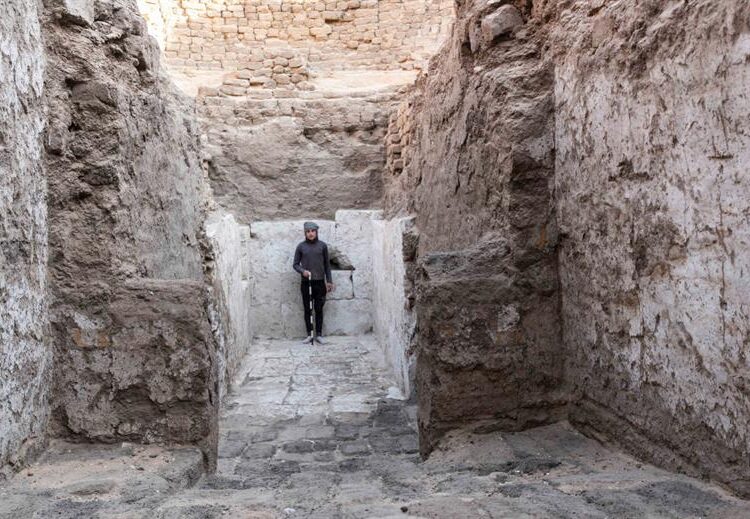 Arqueólogos descubren tumba de monarca desconocido en Egipto