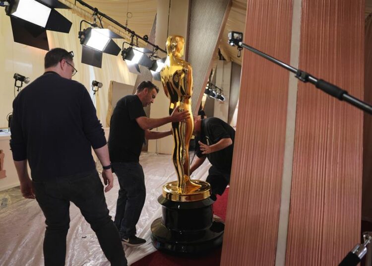 Hollywood se alista para los Óscar entre caos y con la mirada curiosa de los turistas