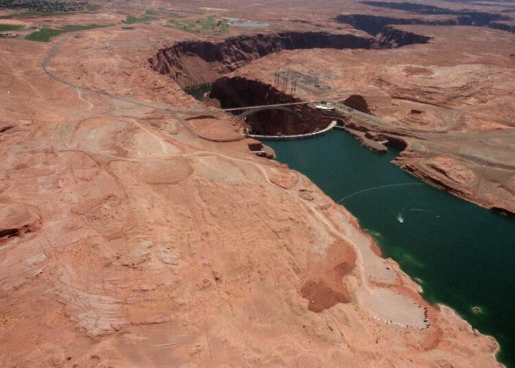 Trump frena fondos para río Colorado y amenaza acuerdos con México
