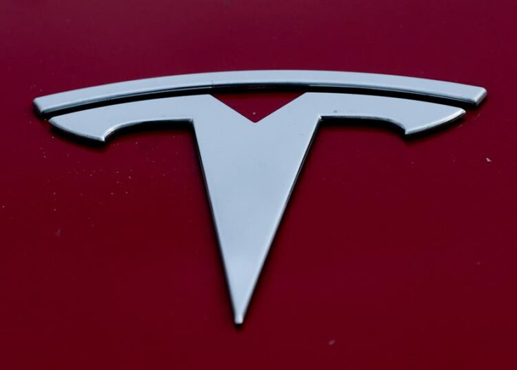 Tesla llama a revisión 46 mil 96 Cybertruck por defecto en panel