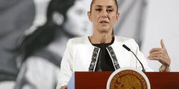 México destinará 5 mil millones a subsidios eléctricos y paneles solares