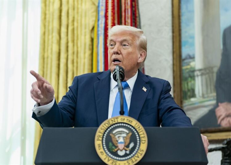 Trump agradece a Bukele por recibir migrantes expulsados de EE.UU.