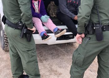 EEUU cierra centros de procesamiento por bajo flujo migrante