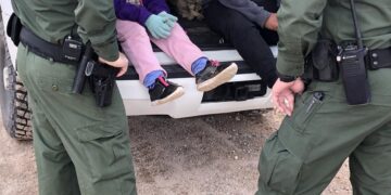 EEUU cierra centros de procesamiento por bajo flujo migrante