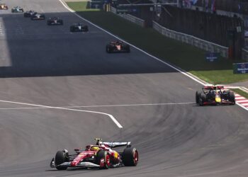 Hamilton consigue su primera victoria al esprint en Shanghái