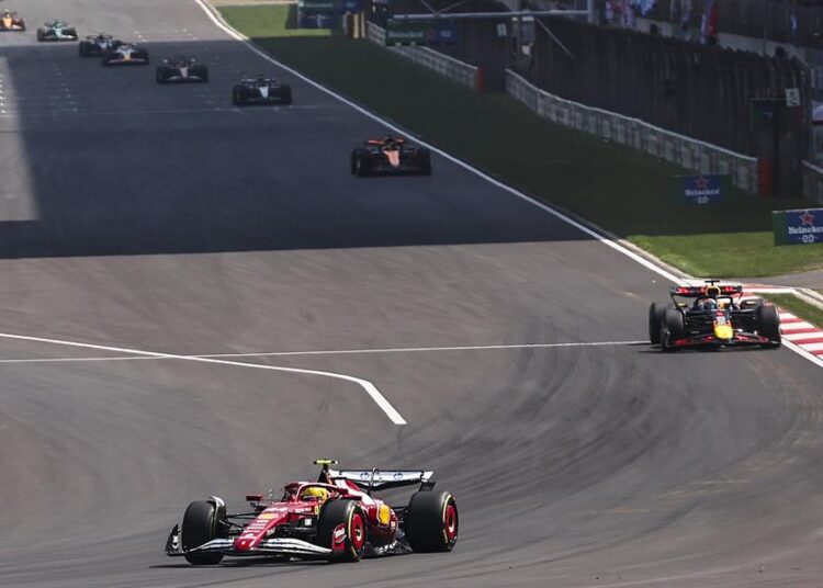Hamilton consigue su primera victoria al esprint en Shanghái