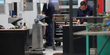Caída del 2.8 % en producción industrial de México en enero 2025