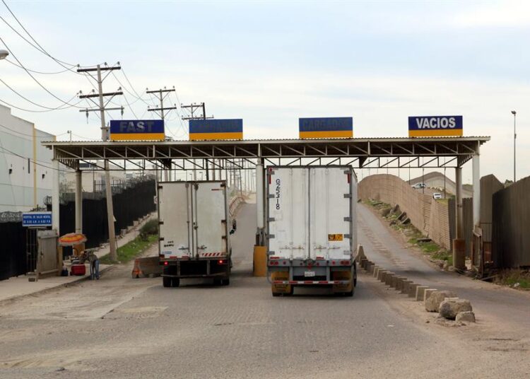 Aranceles de Trump afectan 200 mil tractocamiones en México