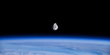 Astronautas varados abandonan Estación Espacial y regresan a la Tierra