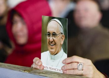 El papa se asomará este domingo desde la ventana del hospital
