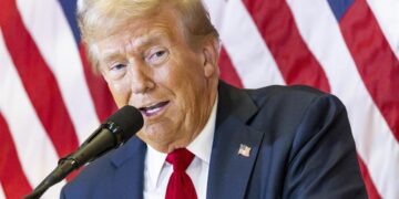 Trump suspende aranceles hasta el 2 de abril tras hablar con Sheinbaum
