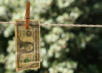 Piden que empresas clarifiquen operaciones para evitar lavado de dinero