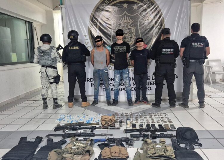 Tras orden de cateo en Guerrero, se detuvo a tres hombres y se aseguraron armas largas, granadas y dosis de droga