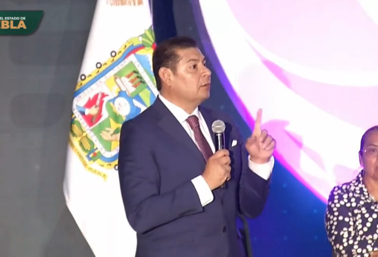 Gobernador Armenta encabeza firma de convenio de Desayunos fríos a calientes