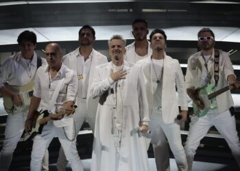 Miguel Bosé brilla en el Auditorio Nacional pese a sismo