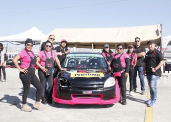 Primer auto de ‘Ingeniería Rosa Racing’ desarrollado en 90% por mujeres