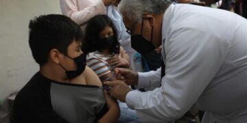 Llaman a vacunarse en México por brotes de tosferina y sarampión