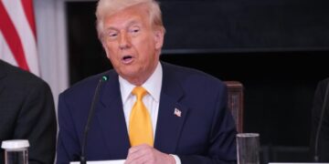 Trump: EE.UU. «prácticamente» levantó pausa de inteligencia sobre Ucrania