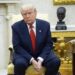 Juez ordena a Trump reincorporar trabajadores despedidos