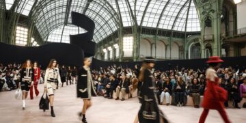 Chanel apuesta por el lazo en su colección otoño-invierno
