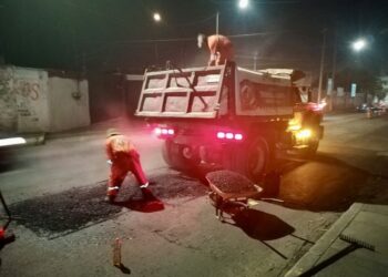 Pepe Chedraui supervisa avance del programa Bacheando Puebla