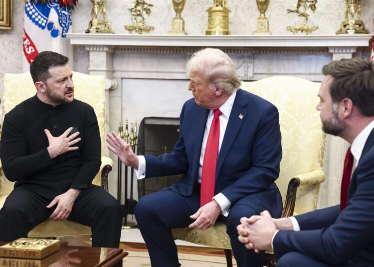 Trump evaluará si sigue enviando armas a Kiev