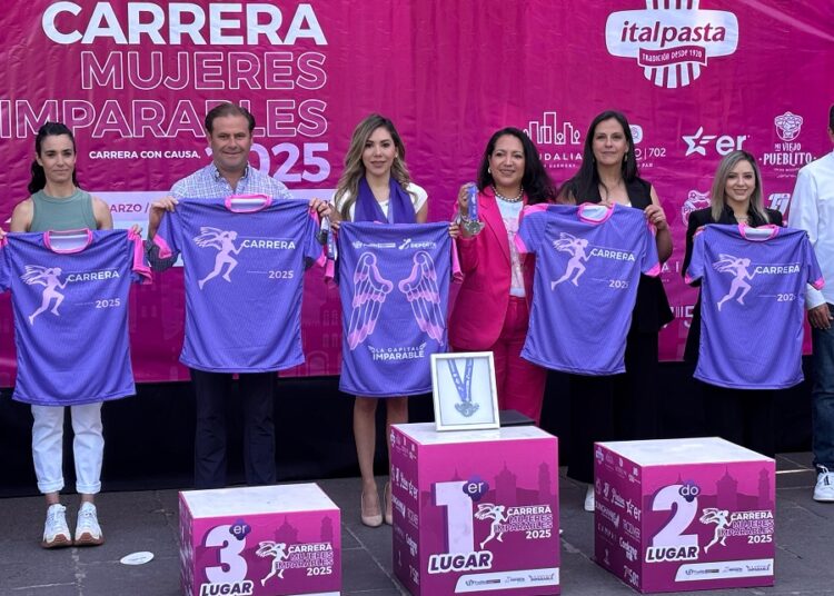 Revelan playera y medalla conmemorativa de Carrera Mujeres Imparables