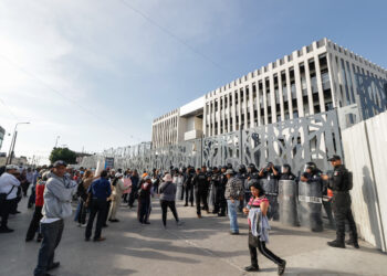 Pobladores de Ciudad Serdán bloquean  Congreso y exigen liberación de Uruviel González
