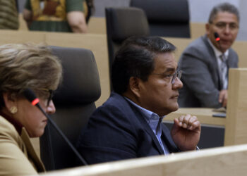 Iniciativas para impedir reelección y nepotismo reciben visto bueno: Julio Huerta