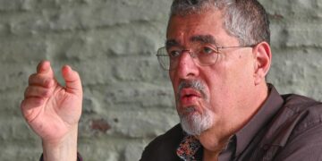 Presidente de Guatemala abre centro para deportados en frontera
